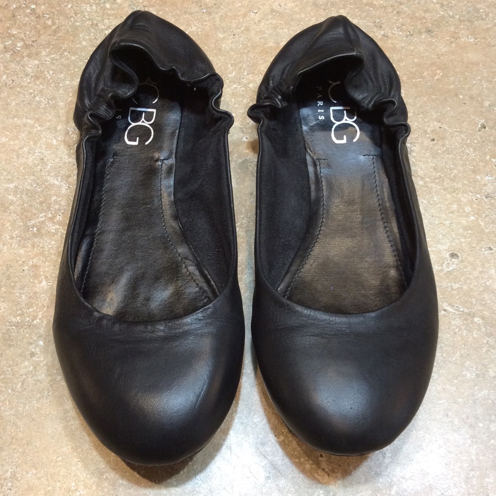 BCBG PARIS BLACK LEATHER BALLET FLATS